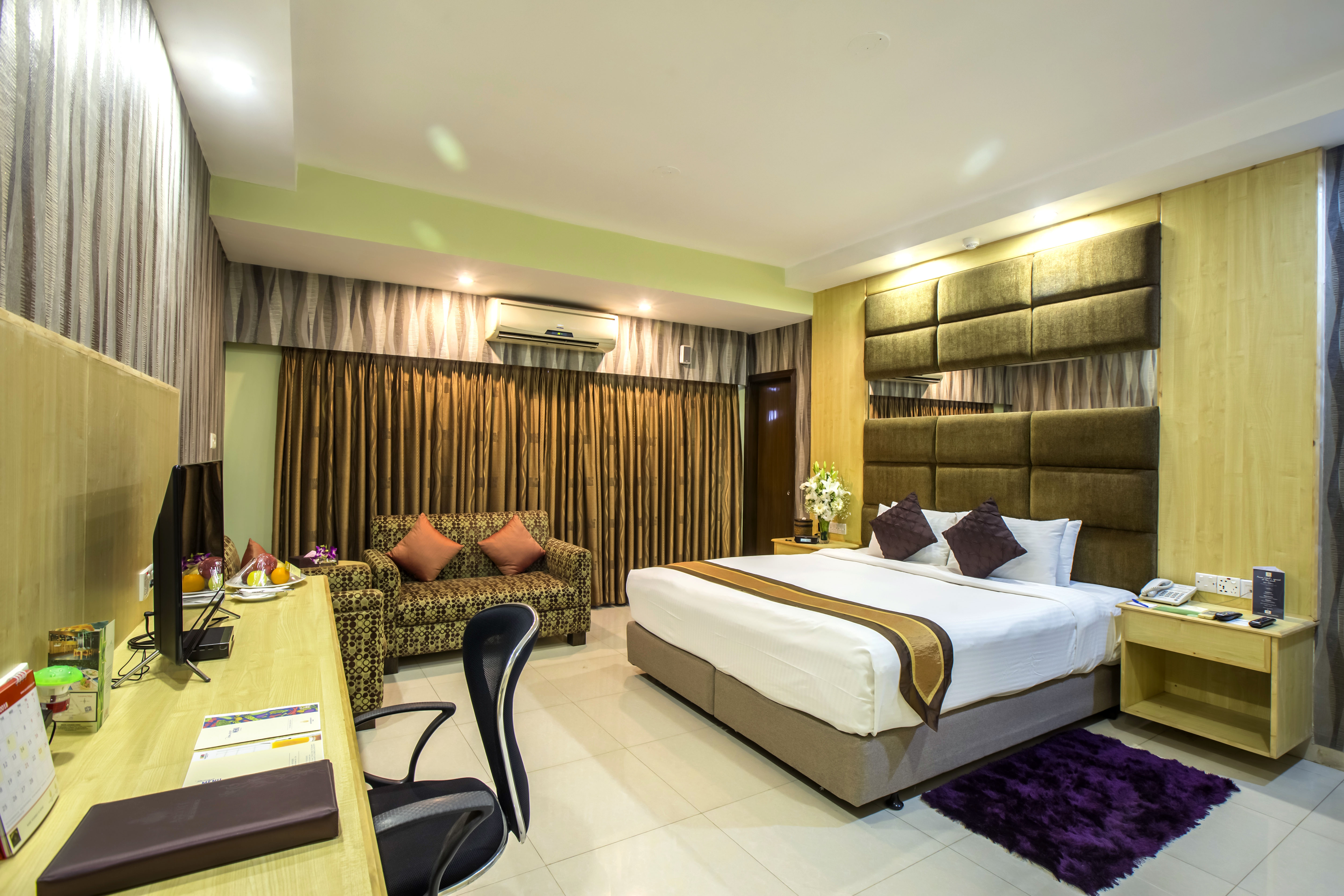 Business Suite with kitchenette