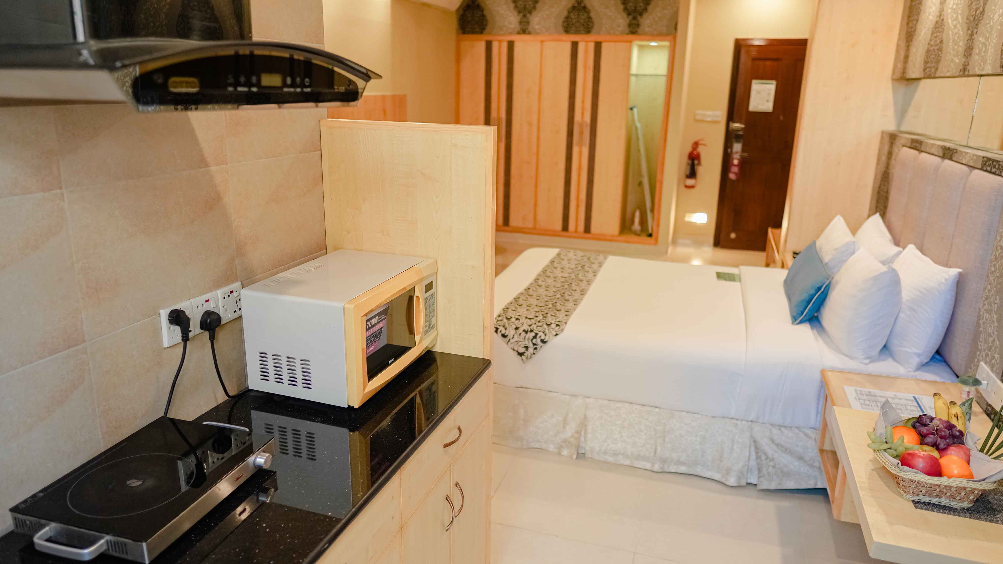 Premium Queen With kitchenette